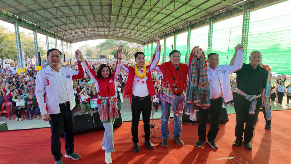 เพื่อไทยปราศรัยใหญ่ที่นครพนม จุลพันธ์-สุริยะ นำทีมขอแรงหนุน ยกจังหวัด 4 เขต 