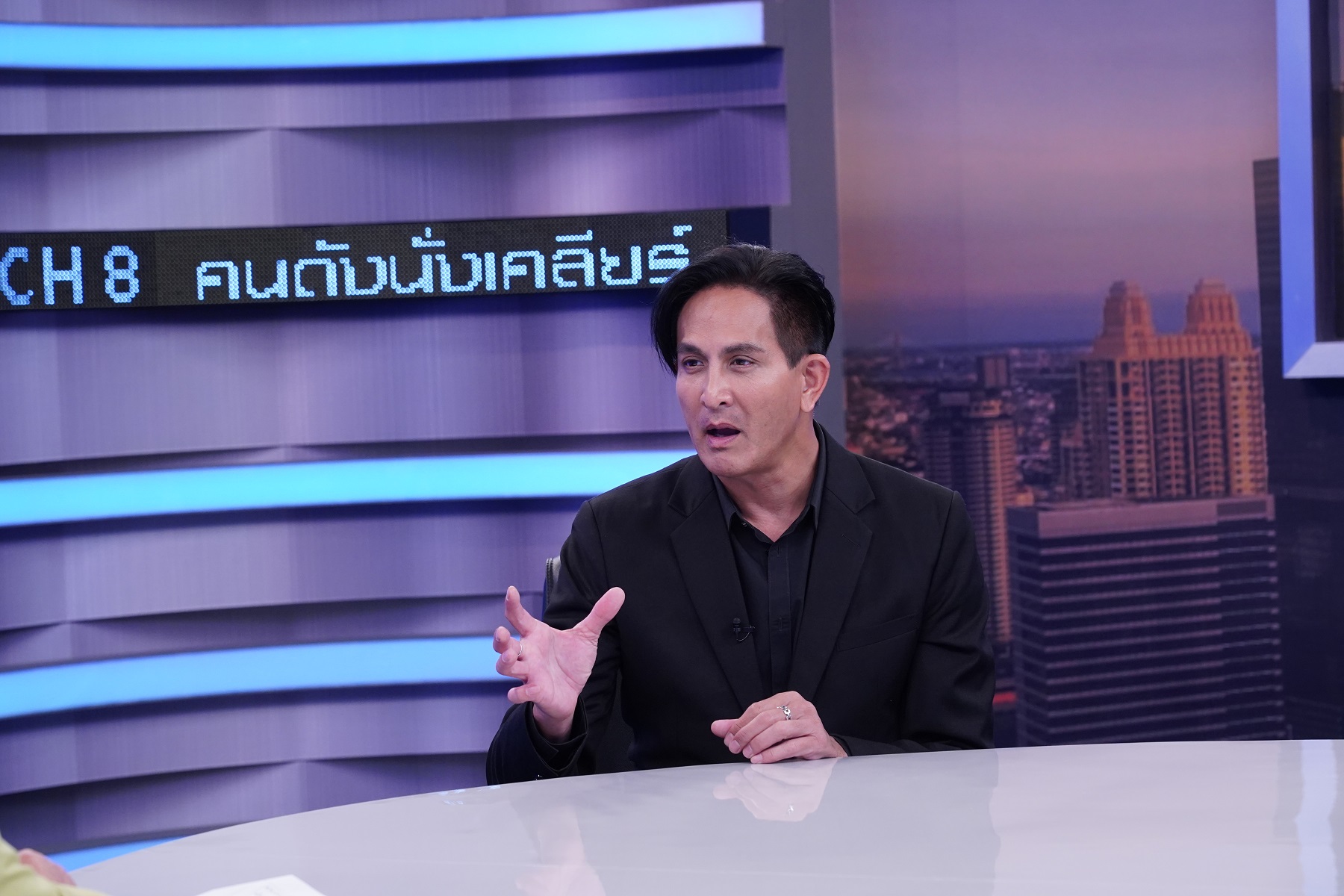 “พีท ทองเจือ” ฟันธง หลังได้หลักฐาน “UFO” ชัดเจนผ่าน NASA ยันมนุษย์ต่างดาว เดินปะปนกับมนุษย์มีจริง!