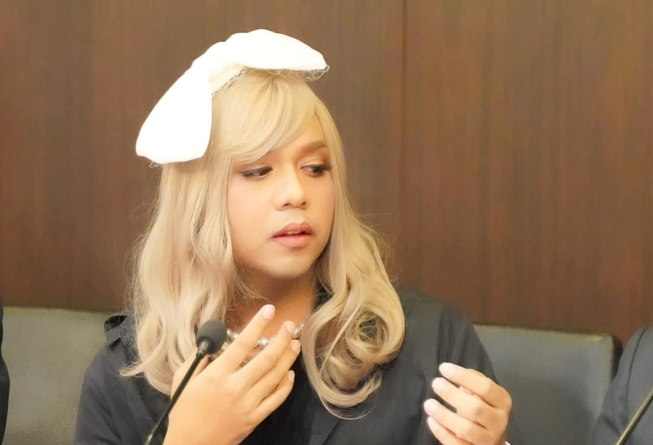 "แพรรี่ ไพรวัลย์" ฟาดใคร? เบื้องหน้าเป็นอาจารย์สอนธรรมะ เบื้องหลังเก็บค่าคอร์ส อีกคนช่วยเหลือ ปชช.แต่เก็บค่าปรับฐานดวง