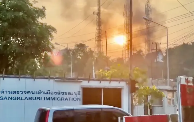 ด่วน !! กองกำลังไม่ทราบฝ่ายบุกโจมตีสถานีตำรวจพญาตองซู ทหารเมียนมาปะทะเดือด​ เสียงปืนระเบิดดังถึงด่านเจดีย์สามองค์ 