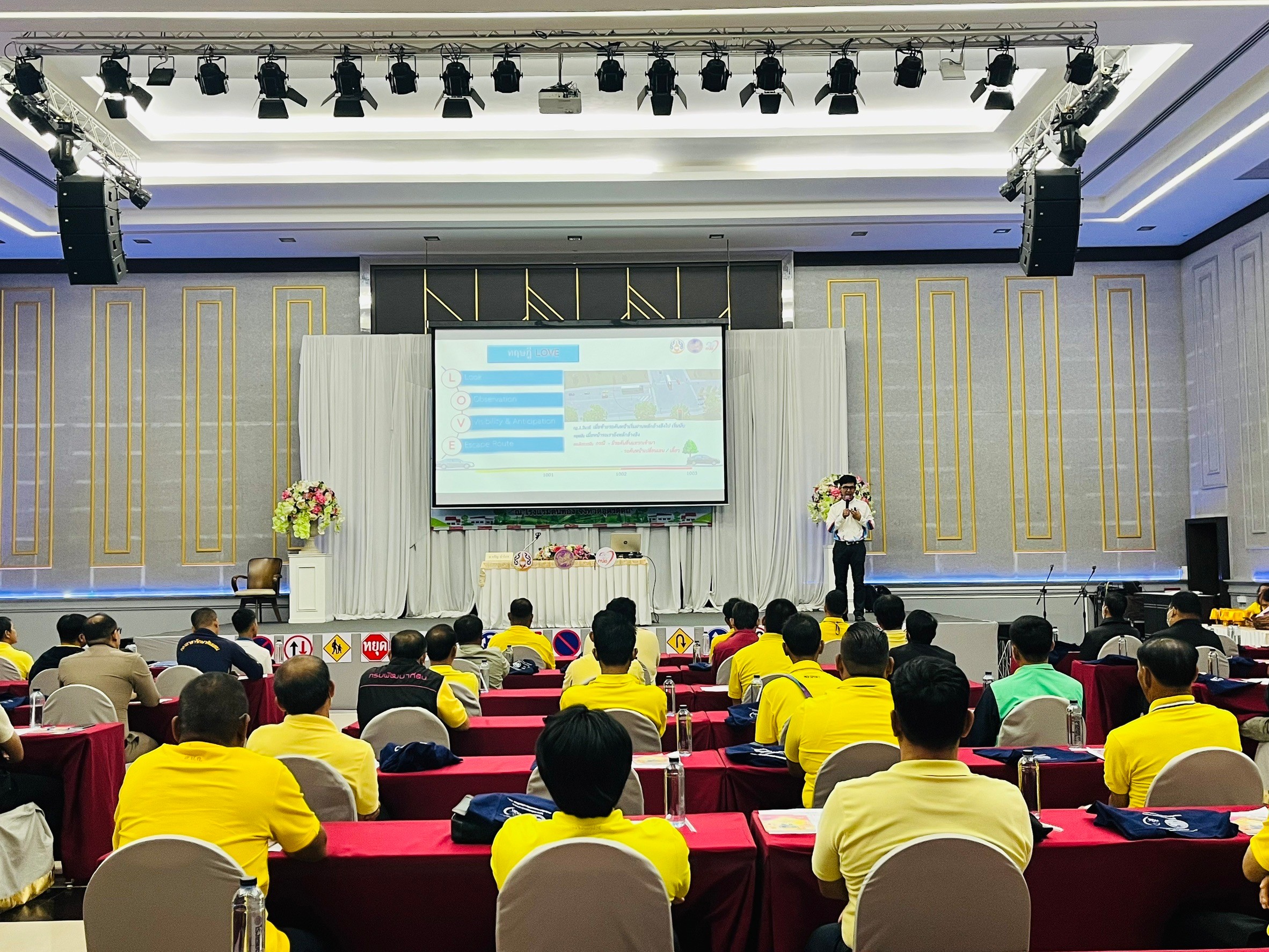 ขนส่งอุตรดิตถ์จัดอบรมเชิงปฏิบัติการเพื่อเพิ่มศักยภาพพนักงานขับรถราชการในจังหวัด 