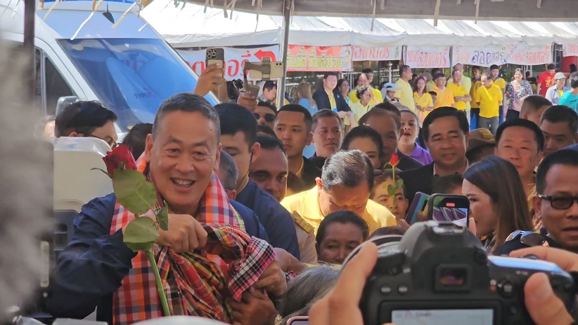 "เศรษฐา" ปลื้มยางราคาพุ่งต่อเนื่อง เยือนสหกรณ์ยาง ชาวบ้านสิชลรอต้อนรับพรึ่บเต็มวัดไอ้ไข่ 