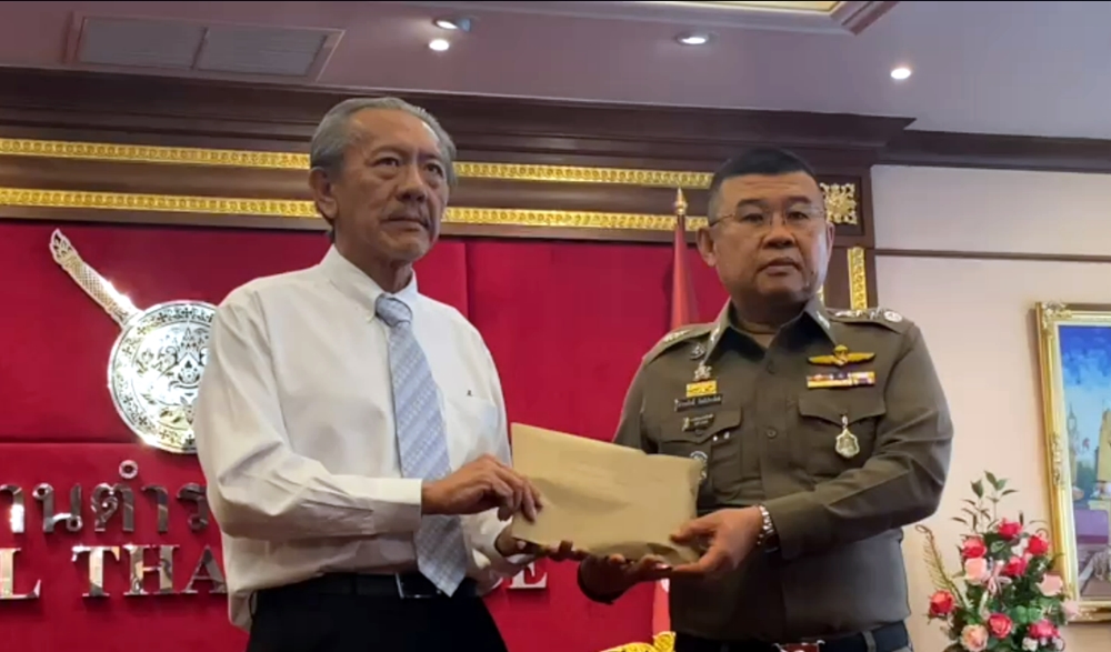 “ชูวิทย์”นำเงินบริจาค 2.5 แสน มอบ "ผบ.ตร." ช่วยตำรวจบาดเจ็บเหตุลอบบึ้มบันนังสตา