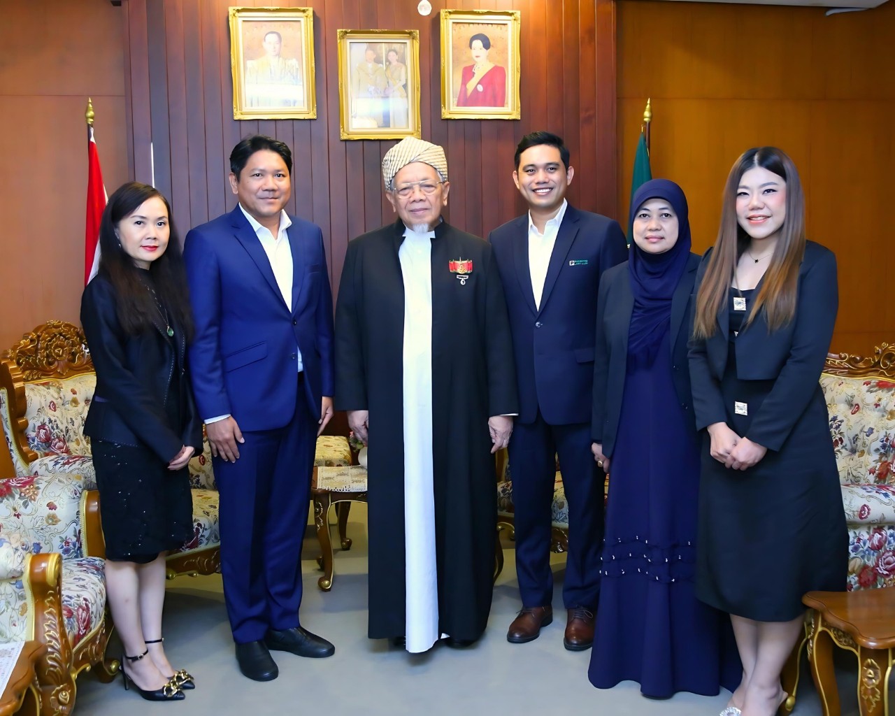  ฟิลลิปประกันชีวิตเข้าเยี่ยมคารวะจุฬาราชมนตรี        
