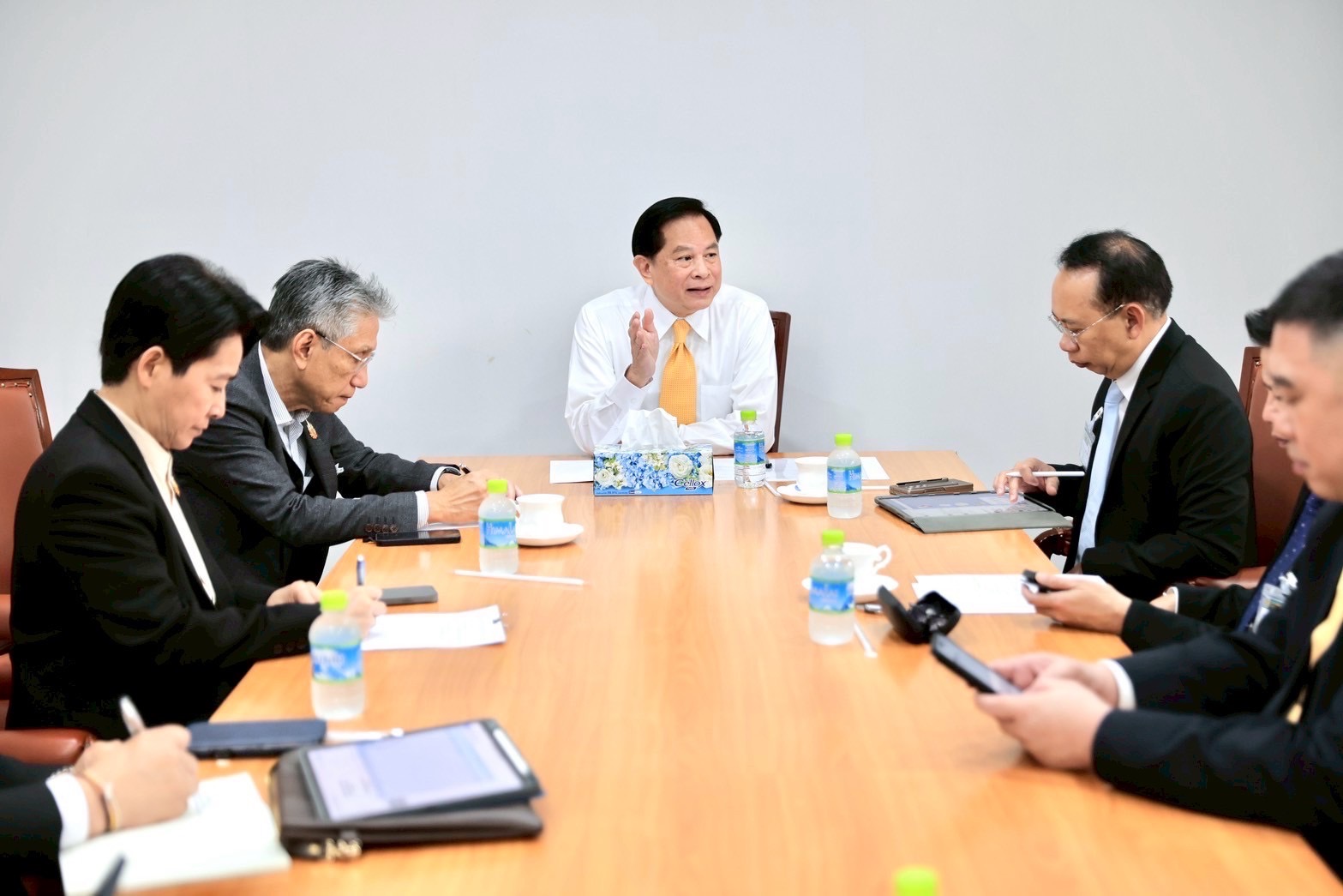 “พีระพันธุ์” สั่งการ ก.พลังงาน ตั้ง “ศูนย์บริหารสถานการณ์ฉุกเฉินด้านพลังงาน” รับมือ เหตุไทย-กัมพูชา ย้ำ “น้ำมัน-ไฟฟ้า” ต้องไม่ขาดแคลน 