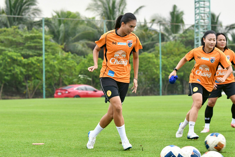 “โค้ชหนึ่ง” นำทัพ ฟุตบอลหญิงไทย ประเดิมซ้อม เตรียมอุ่นเครื่องบังคลาเทศ มองชาติในกลุ่มประมาทไม่ได้ ต้องเตรียมทีมให้พร้อมเพื่อซีเกมส์