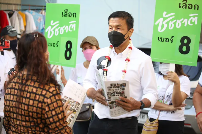 "ชัชชาติ" พร้อมทีมงานลงพื้นที่ชุมชนตลาดย่านบางนา