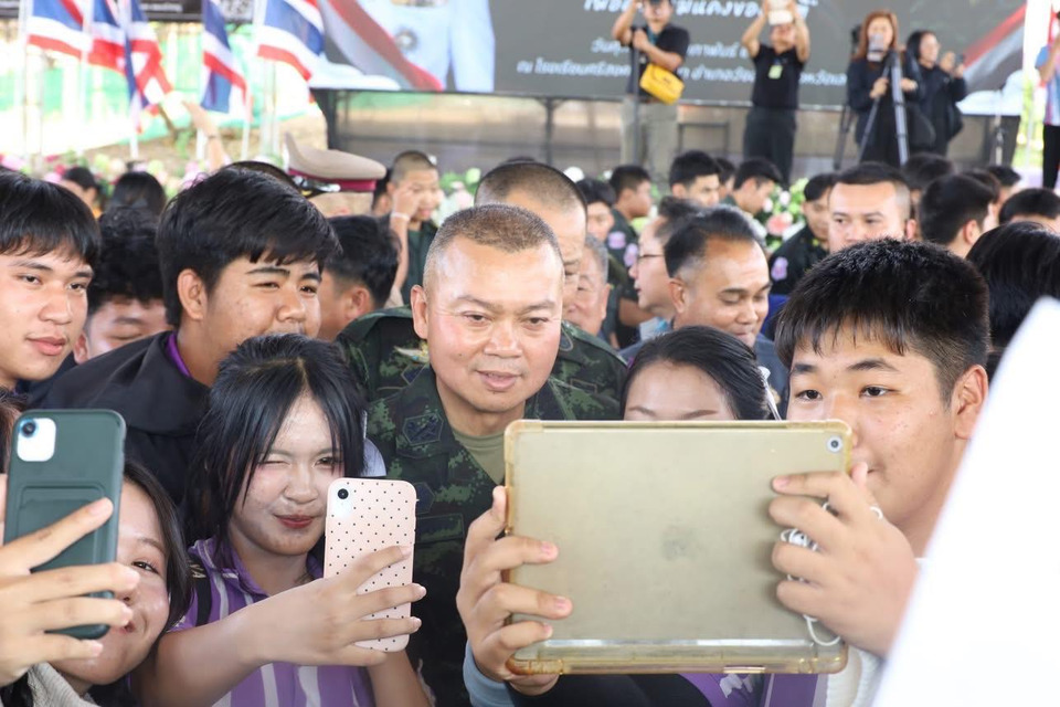 "มทบ.28" ต้อนรับ "พล.อ.บุญสิน" บรรยายพิเศษ รณรงค์ปลูกจิตสำนึกรู้คุณแผ่นดิน  โรงเรียนศรีสงครามวิทยา อ.วังสะพุง เลย