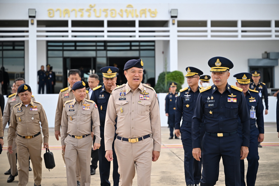 นายกฯ นำคณะลงพื้นที่ เชียงใหม่ ตรวจแม่น้ำปิง พร้อมร่วมแถลงผลคดีต่างด้าว-ยาเสพติด บอก เน้นงานราชการ การเมืองไว้ก่อน 