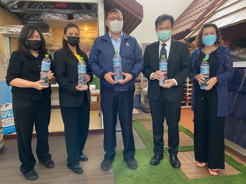 อดีตนางเอกดัง"จารุณี​ สุขสวัสดิ์" มอบน้ำยาสร้างภูมิฯสู้ภัยโควิด ผ่านสภาอุตฯสมุทรสาคร