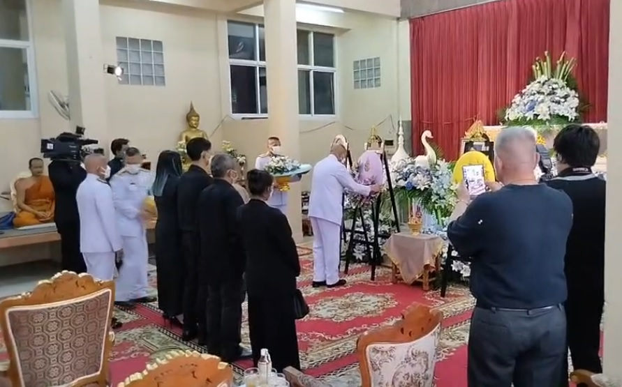 ในหลวงพระราชทานน้ำหลวงอาบศพ'น้องเบนซ์'