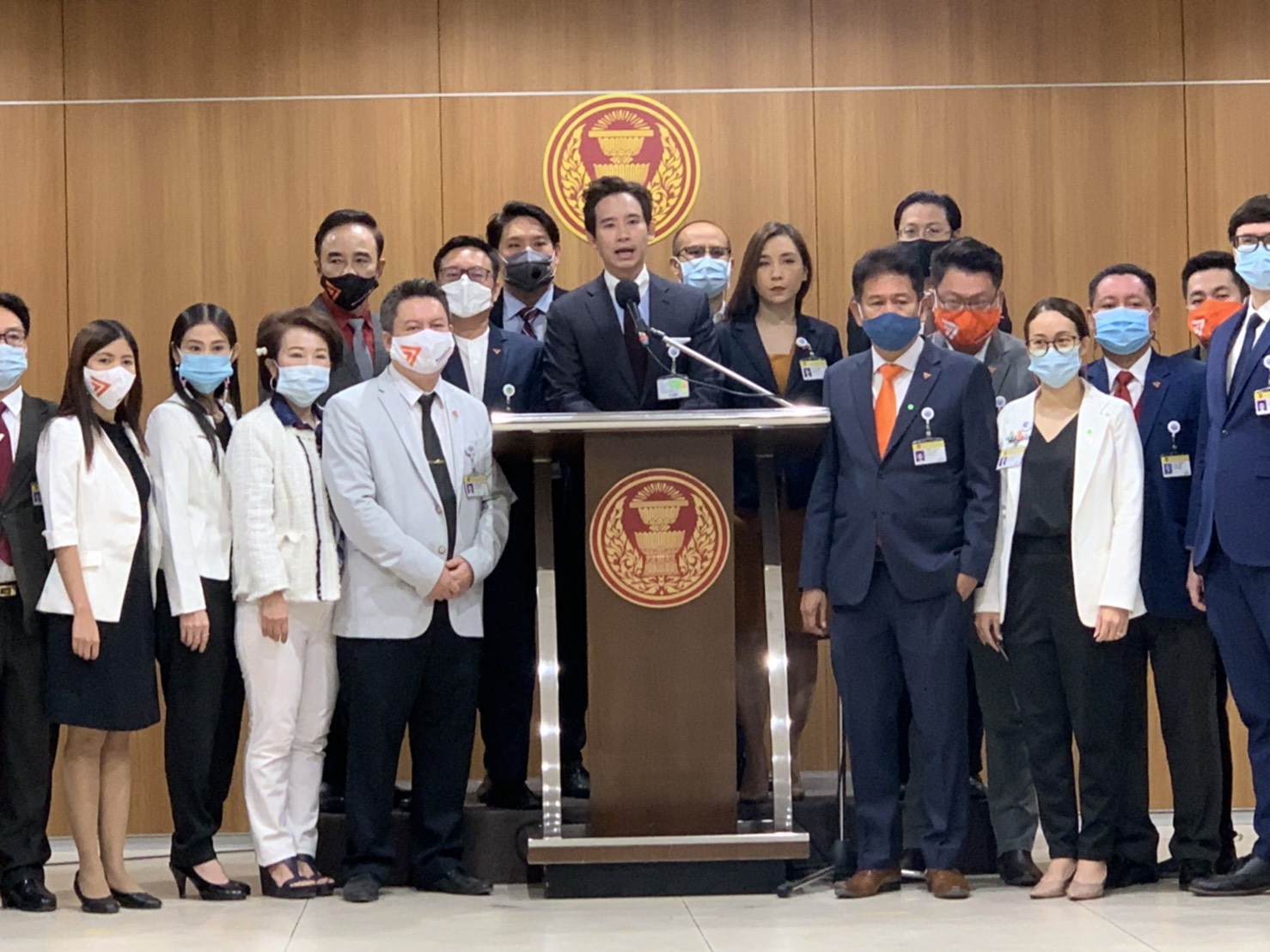 “ก้าวไกล”ตามบี้ซ้ำใช้ยุทธการกรีดแผลโรยเกลือ“นายกฯ-รมต.”ยังมีชีวิตรอดหลังซักฟอก จ่อส่งปปช.เชือด “นิพนธ์”คนแรก ข้อหาผิดจริยธรรมร้ายแรง