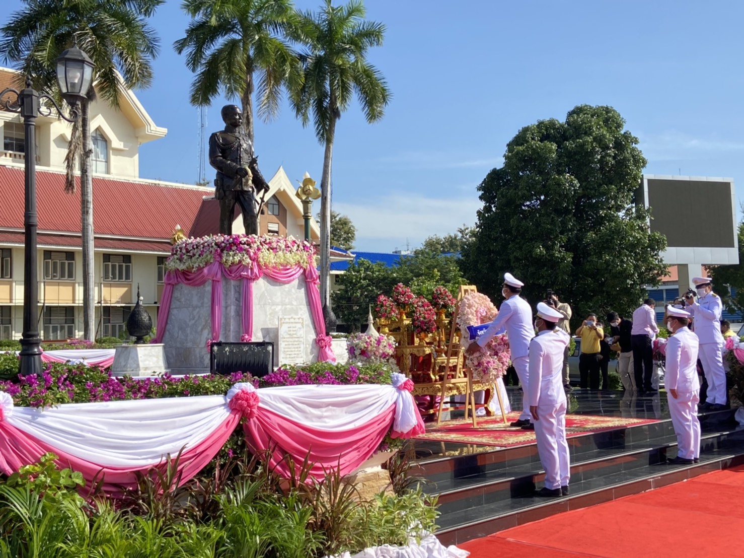ผวจ.ศรีสะเกษ นำพสกนิกรทุกหมู่เหล่าวางพวงมาลา ทำกิจกรรมจิตอาสา น้อมรำลึก "สมเด็จพระปิยมหาราช"  23 ตุลาคม