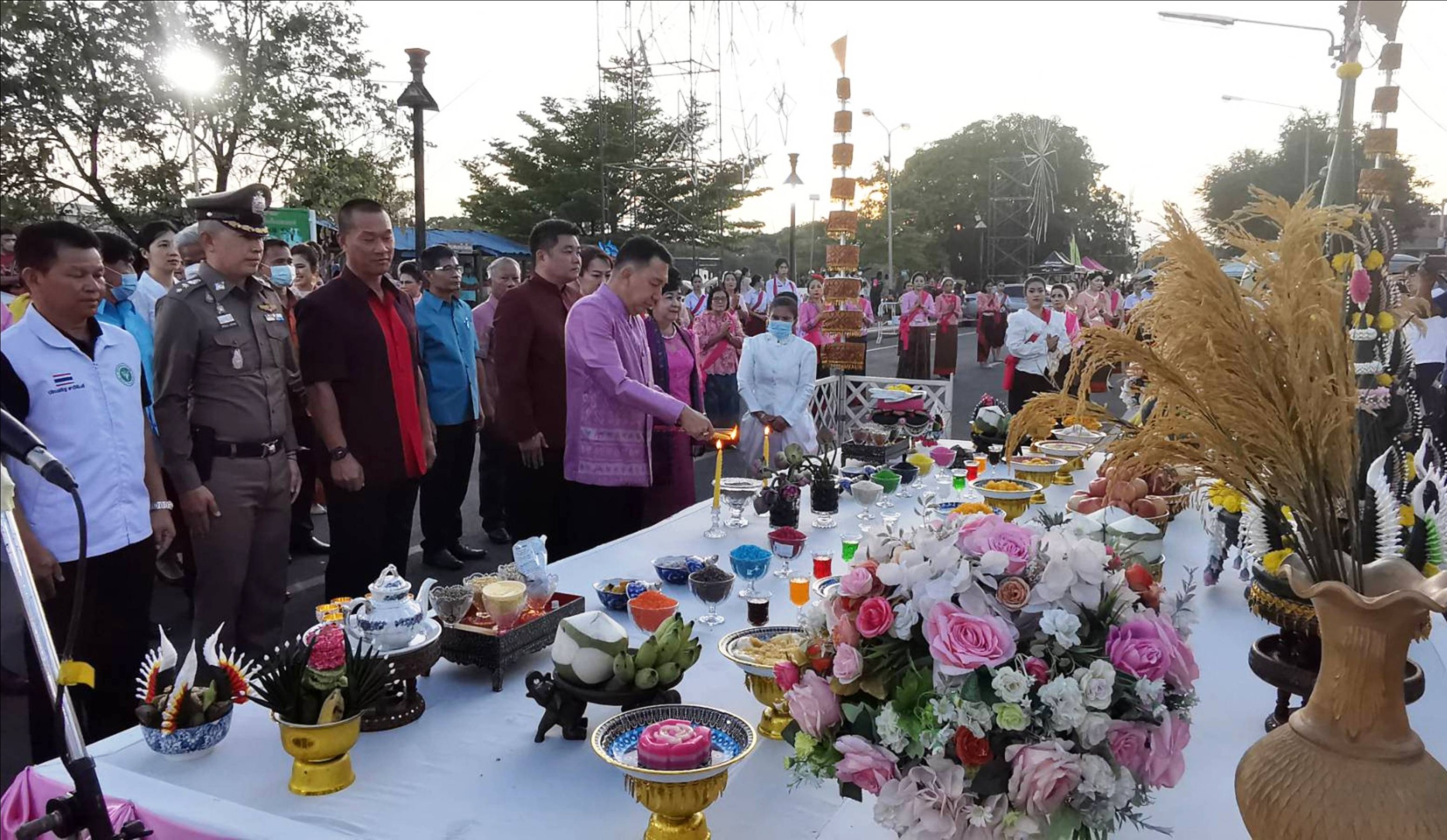 เปิดลอยกระทง ทม.บุรีรัมย์ นางรำชายหญิงกว่า 200 ชีวิต รำบวงสรวง “เจ้าแม่บัวลอย” 