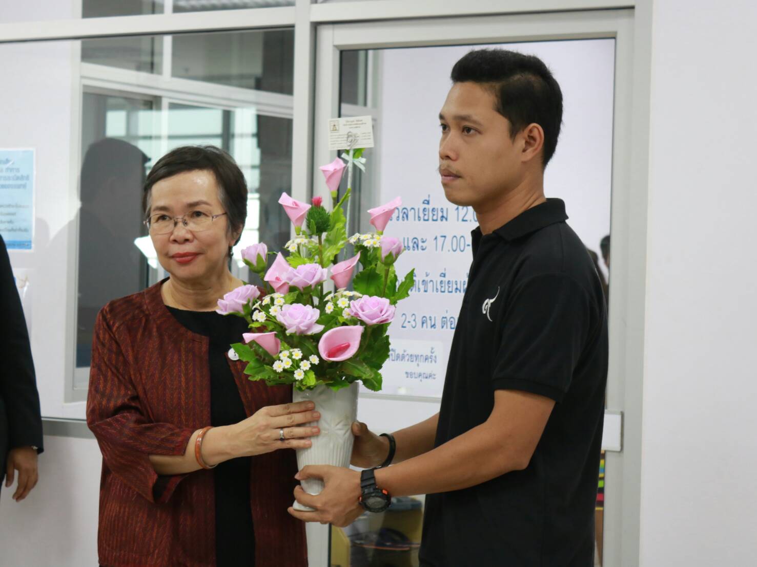 อธิบดีกรมคุ้มครองสิทธิและเสรีภาพ เดินทางเยี่ยม ให้กำลังใจ รปภ.นัท