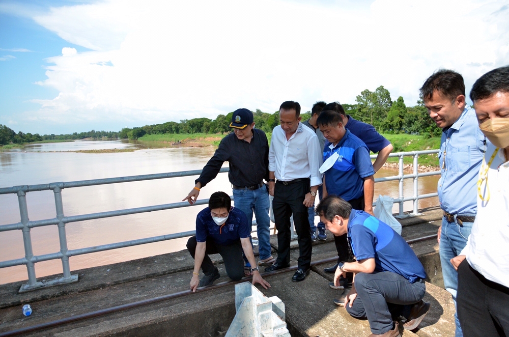ชป.3 ลงพื้นที่เร่งรัดงานซ่อมแซมประตูระบายน้ำเขื่อนนเรศวร