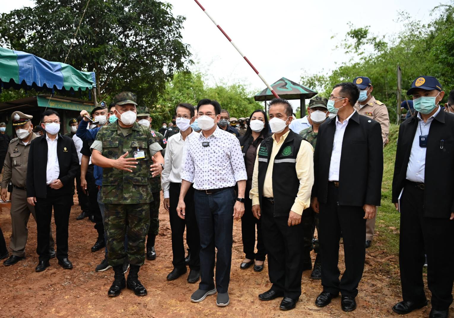 "จุรินทร์" ระดมทีมลงพื้นที่ด่านท่าเส้นเปิดสัญจรค้าขายระหว่างกัน ฟื้น ศก.ชายแดน