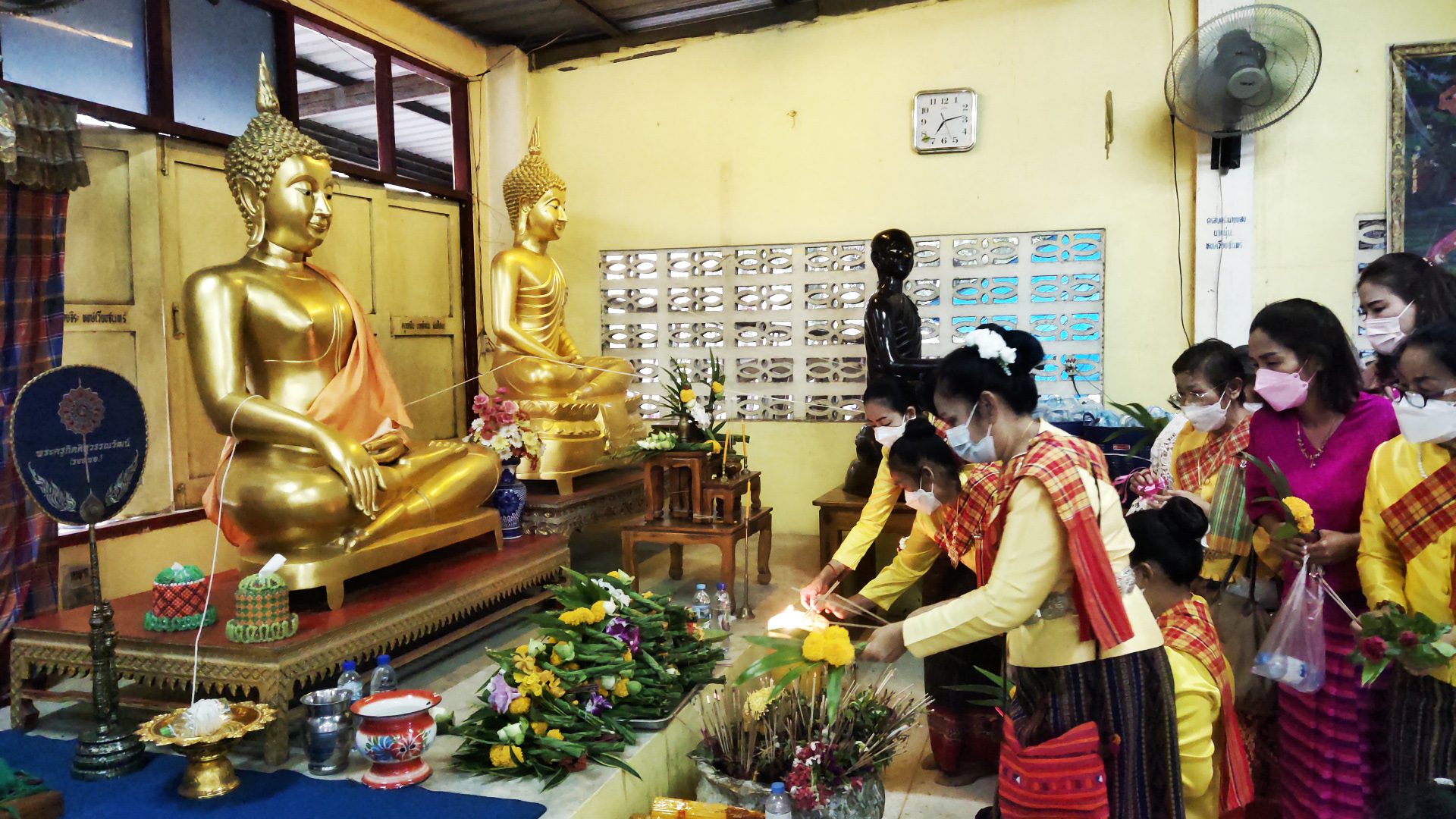 "วัดดอนคา" ร่วมใจ "ชาวบ้าน" อนุรักษ์ประเพณี "บุญข้าวจี่" ทำบุญตักบาตรเนื่องในวันมาฆบูชา