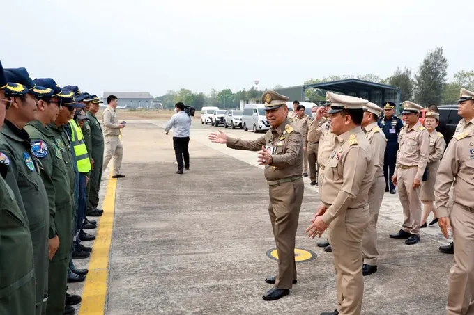 องคมนตรี ลงพื้นที่ตรวจเยี่ยมหน่วยปฏิบัติการฝนหลวงเชียงใหม่  