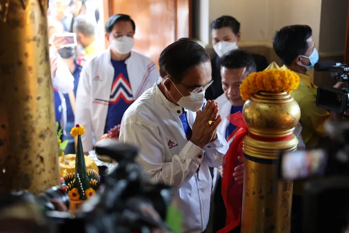 "บิ๊กตู่" ไหว้ศาลหลักเมืองชุมพร-พระบรมรูป ร.5 ปลื้มปชช.ต้อนรับอบอุ่น เปิดใจเข้า "รทสช." เพราะเชื่อมั่นพรรค พร้อมทำงานต่อ หากได้กลับมาเป็นรัฐบาล