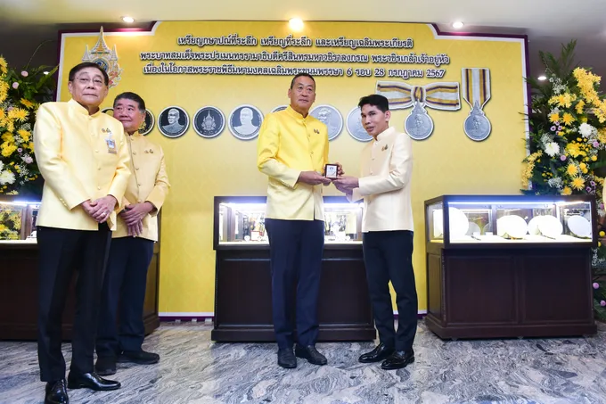 นายกฯ เชิญชวน ปชช.จองเหรียญกษาปณ์ที่ระลึก เหรียญที่ระลึก เหรียญเฉลิมพระเกียรติในหลวง ร. 10