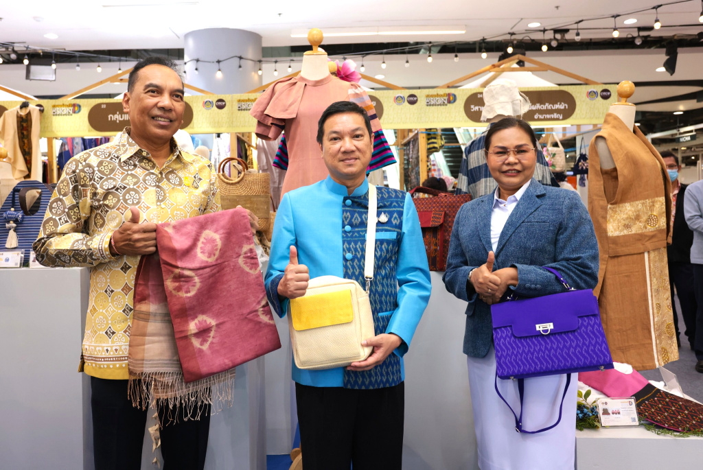 พช.ปลื้ม!! ยกระดับผู้ประกอบการผ้า กลุ่ม D ดันสู่ตลาดใหม่สำเร็จ