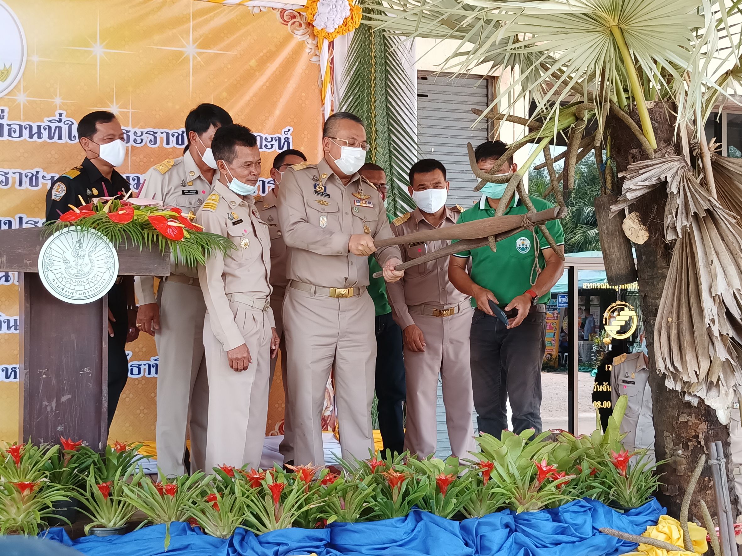 พ่อเมืองสุราษฎร์ฯ  นำโครงการคลินิกเกษตรเคลื่อนที่ ปฏิบัติการเชิงรุกลงพื้นที่ อ.ท่าฉาง ช่วยเกษตรกร