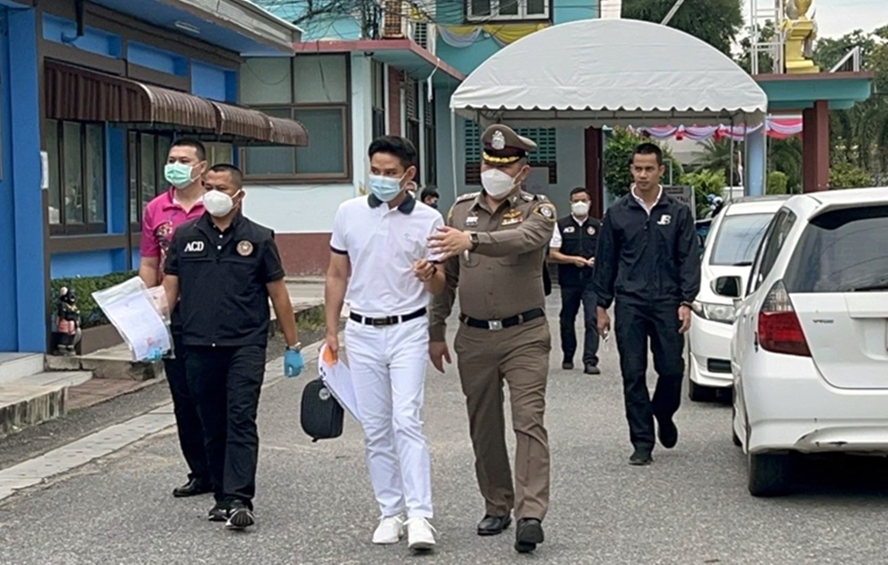 ตร.ปปป. บุกจับปลัดอำเภอสัตหีบ รีดเงินผู้ประกอบการบ้านพักพูลวิลล่าแลกใบอนุญาต