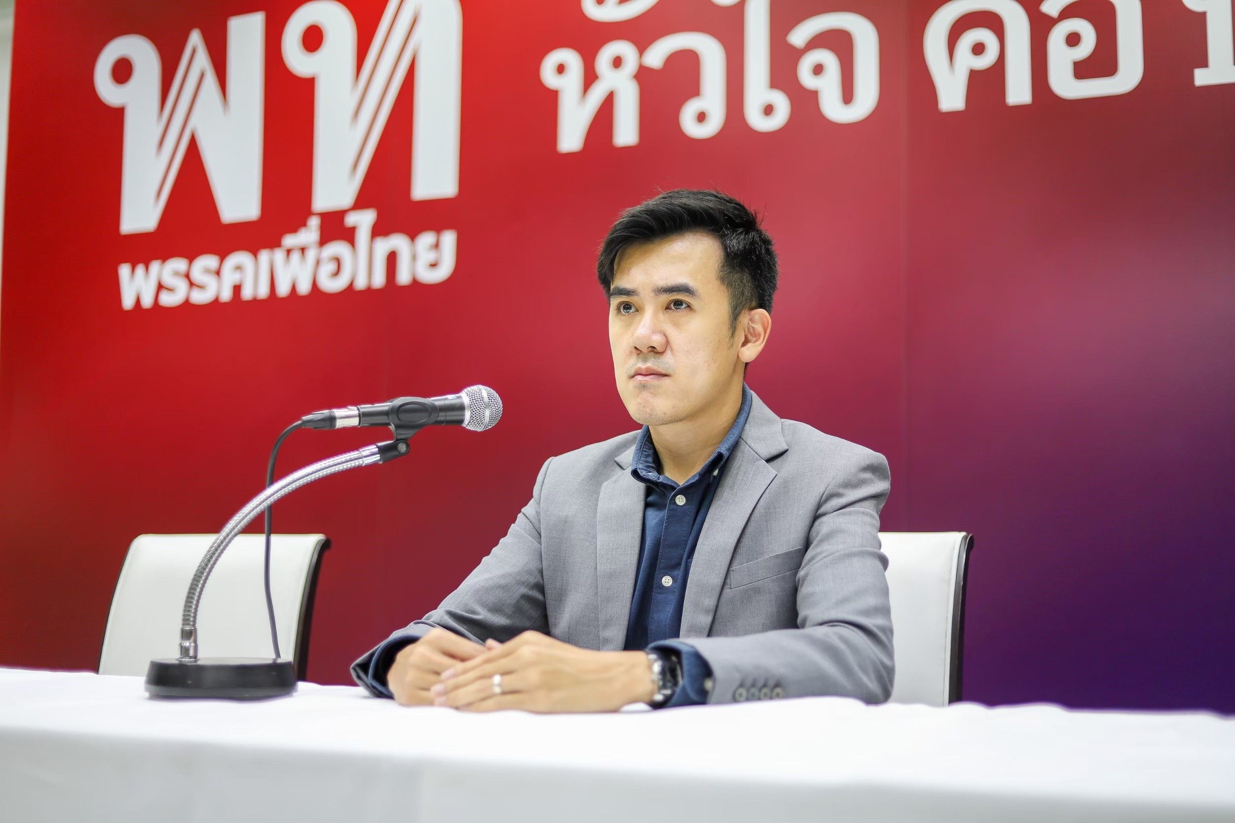 "รองโฆษกเพื่อไทย" ย้ำพรรคไม่ทิ้งคนรากหญ้า ซัด "ประยุทธ์" ปล่อยเกษตรกร ทิ้งอาชีพ หารายได้อื่นประทังชีวิตตามยถากรรม 