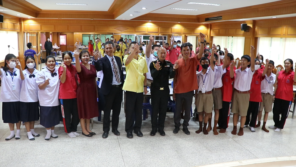 โรงเรียนสิงห์บุรี จัดกิจกรรมโครงการ "Recycle Thai Music For You" 