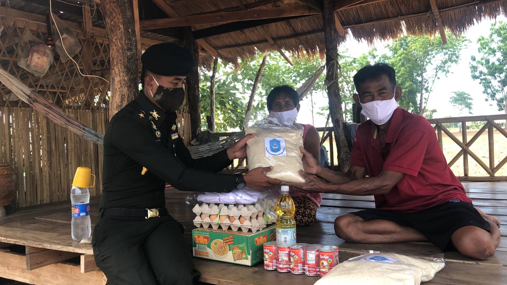 มทบ.36 เยี่ยมครอบครัวพลทหารกองประจำการตามมาตรการช่วยเหลือครอบครัวทหารกองประจำการ ในห้วงโควิด-19