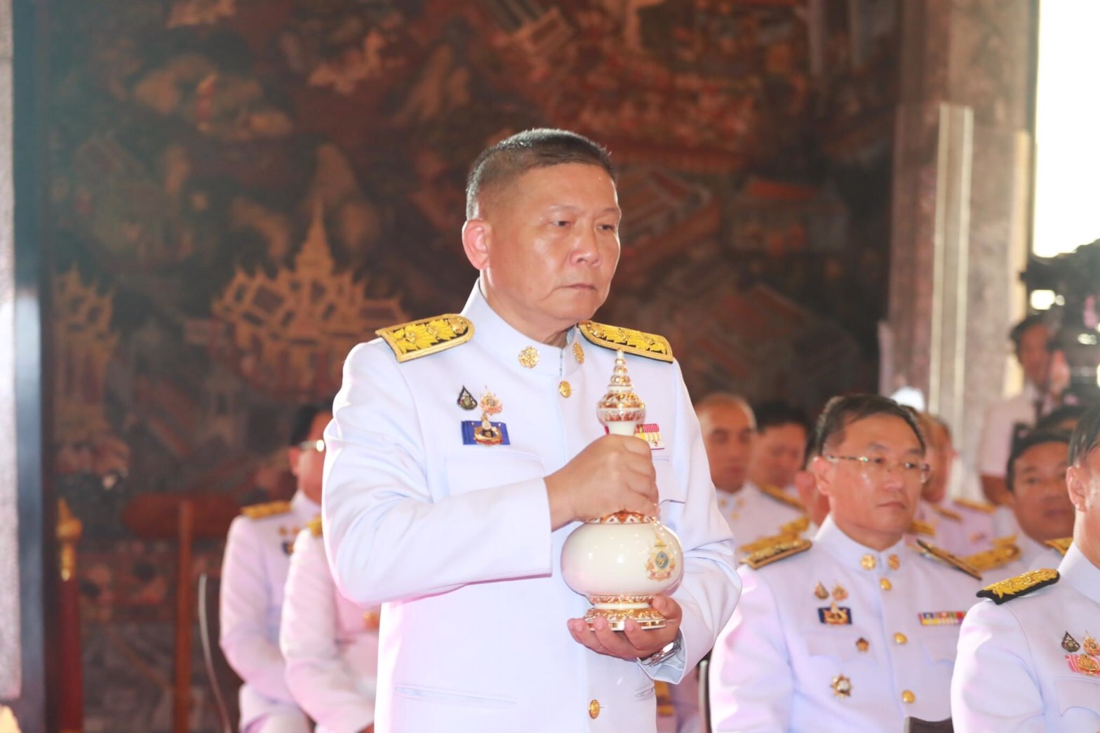 อ่างทองร่วมพิธีเชิญคนโทน้ำพระพุทธมนต์ศักดิ์สิทธิ์จากกระทรวงมหาดไทยไปยังวัดพระเชตุพนวิมลมังคลาราม