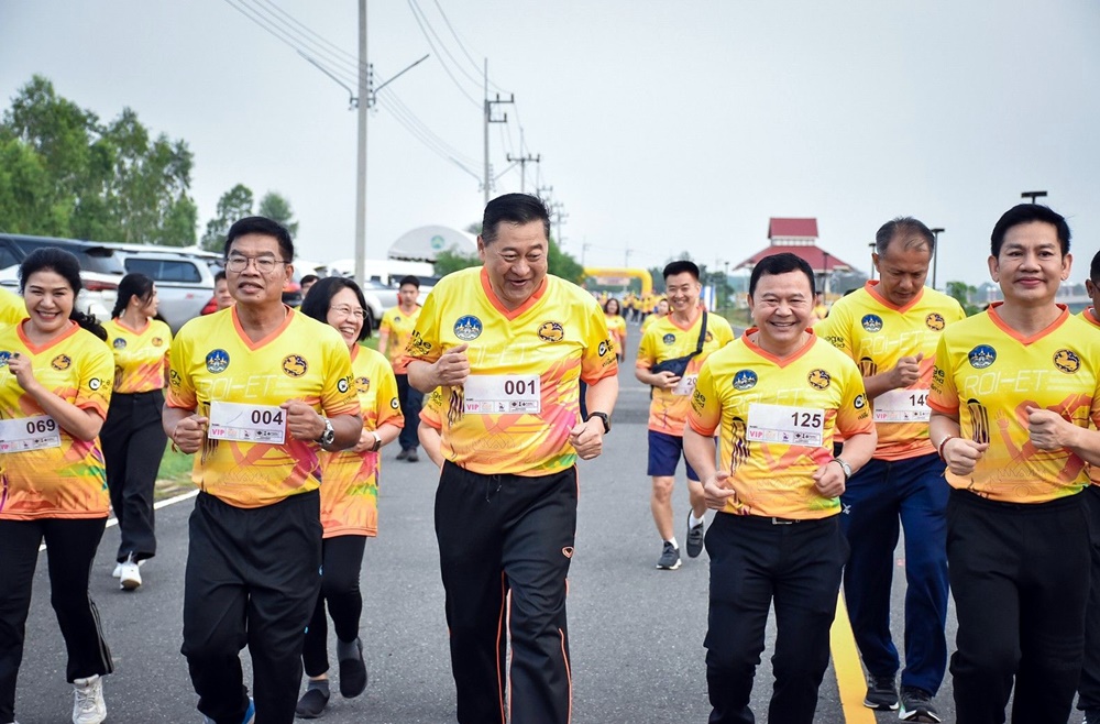 ชาวร้อยเอ็ด ปลื้มเดิน-วิ่ง เฉลิมพระเกียรติพระบาทสมเด็จพระเจ้าอยู่หัว เนื่องในวันฉัตรมงคล 