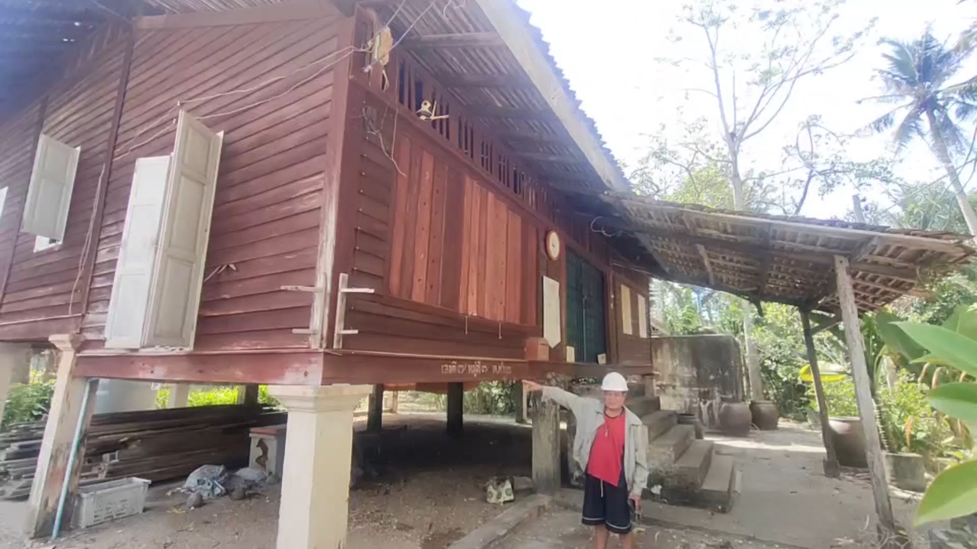 เกิดเหตุฟ้าผ่าลงมากลางวัด​  หลังคากุฎิเจ้าอาวาส-โรงอาหารทะลุ ต้นไม้ใหญ่หน้ากุฎิฉีกขาดสี่แฉกหายไปทั้งต้น 