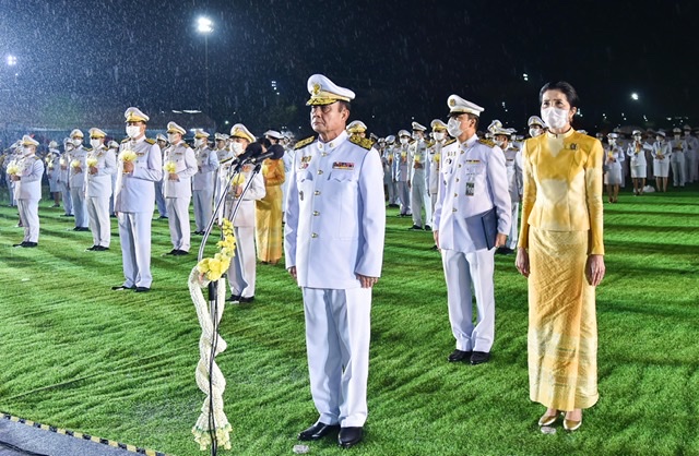 นายกฯ เป็นประธานพิธีจุดเทียนน้อมรำลึกวันคล้ายวันสวรรคต พระบาทสมเด็จพระบรมชนกาธิเบศร มหาภูมิพลอดุลยเดชมหาราช บรมนาถบพิตร