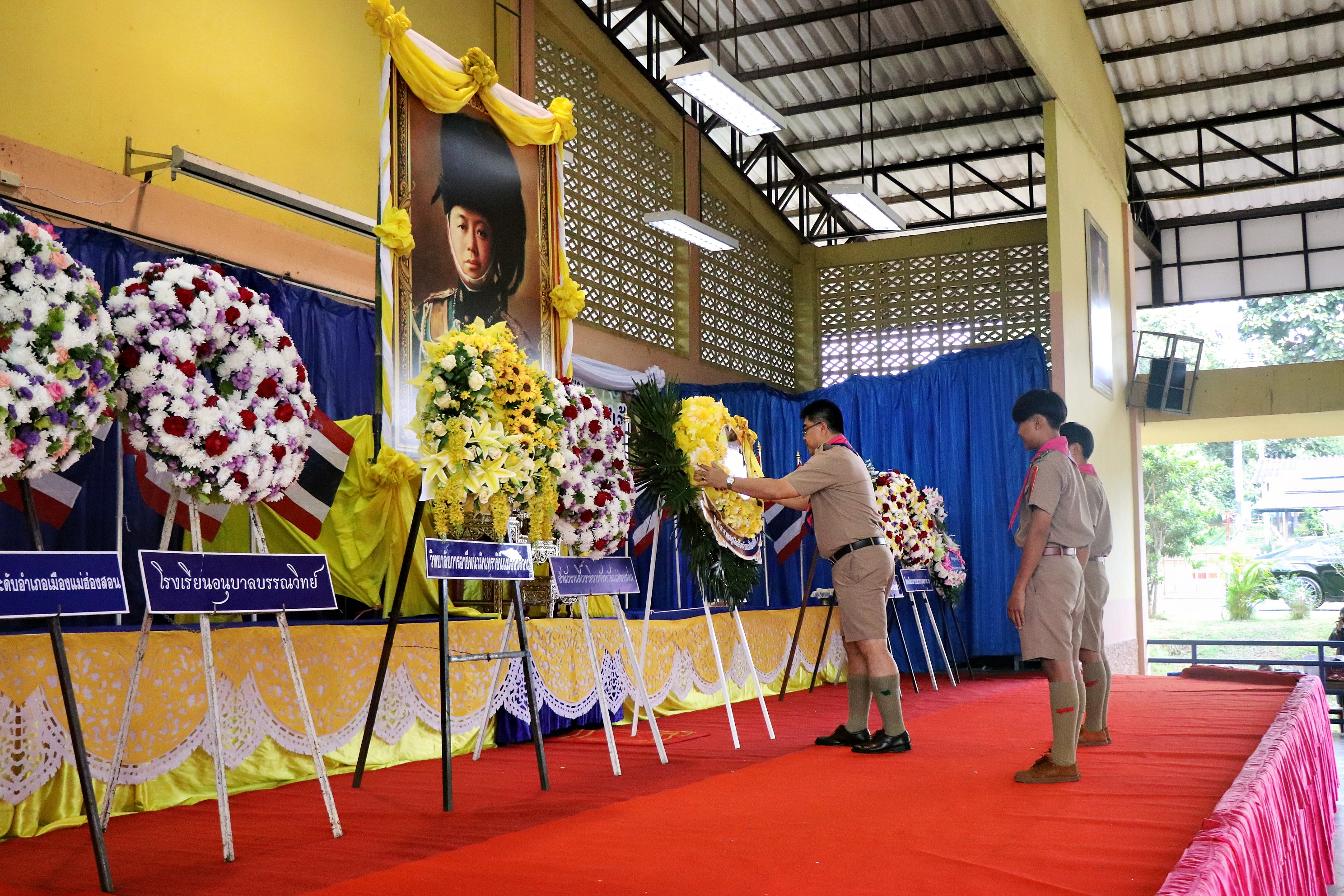 แม่ฮ่องสอนประกอบพิธีวางพวงมาลาเนื่องใน"วันสมเด็จพระมหาธีรราชเจ้า"ประจำปี 2567 