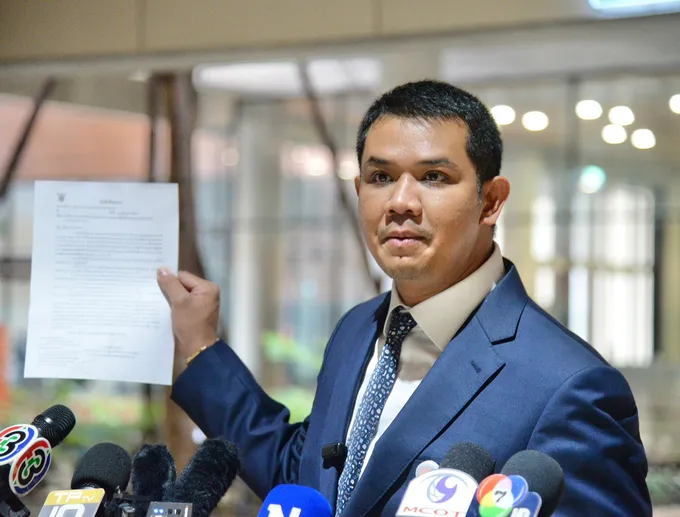 'ชัยชนะ' แฉ อบจ.นครศรีฯ บังคับซื้อไฟนวัตกรรม 60 ล้าน จี้สอบทุจริต-ข่มขู่ข้าราชการ