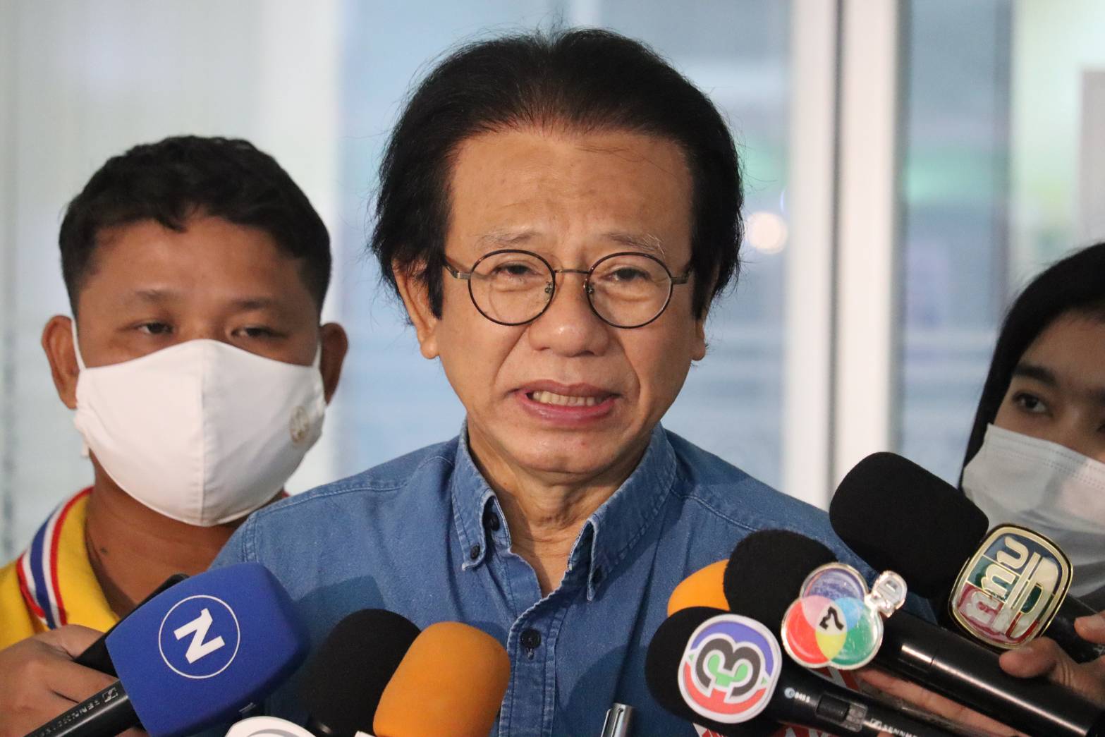 "หมอทศพร" ฉะ รัฐบาลไม่มีความจริงใจแก้รธน. รอดูคำวินิจฉัยศาลรับเผือกร้อนไว้ หรือโยนให้ส.ว.