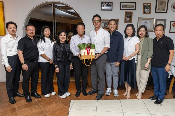 วธอ. 3 Reunion Dinner พร้อมร่วมแสดงความยินดีเพื่อนคนเก่ง