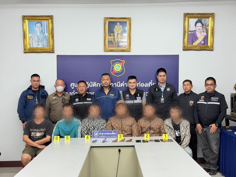 “ตำรวจท่องเที่ยวเชียงราย” รวบหนุ่มไทยพา 5 ชาวจีนลอบเข้าเมือง ส่งดำเนินคดีตามกฎหมาย