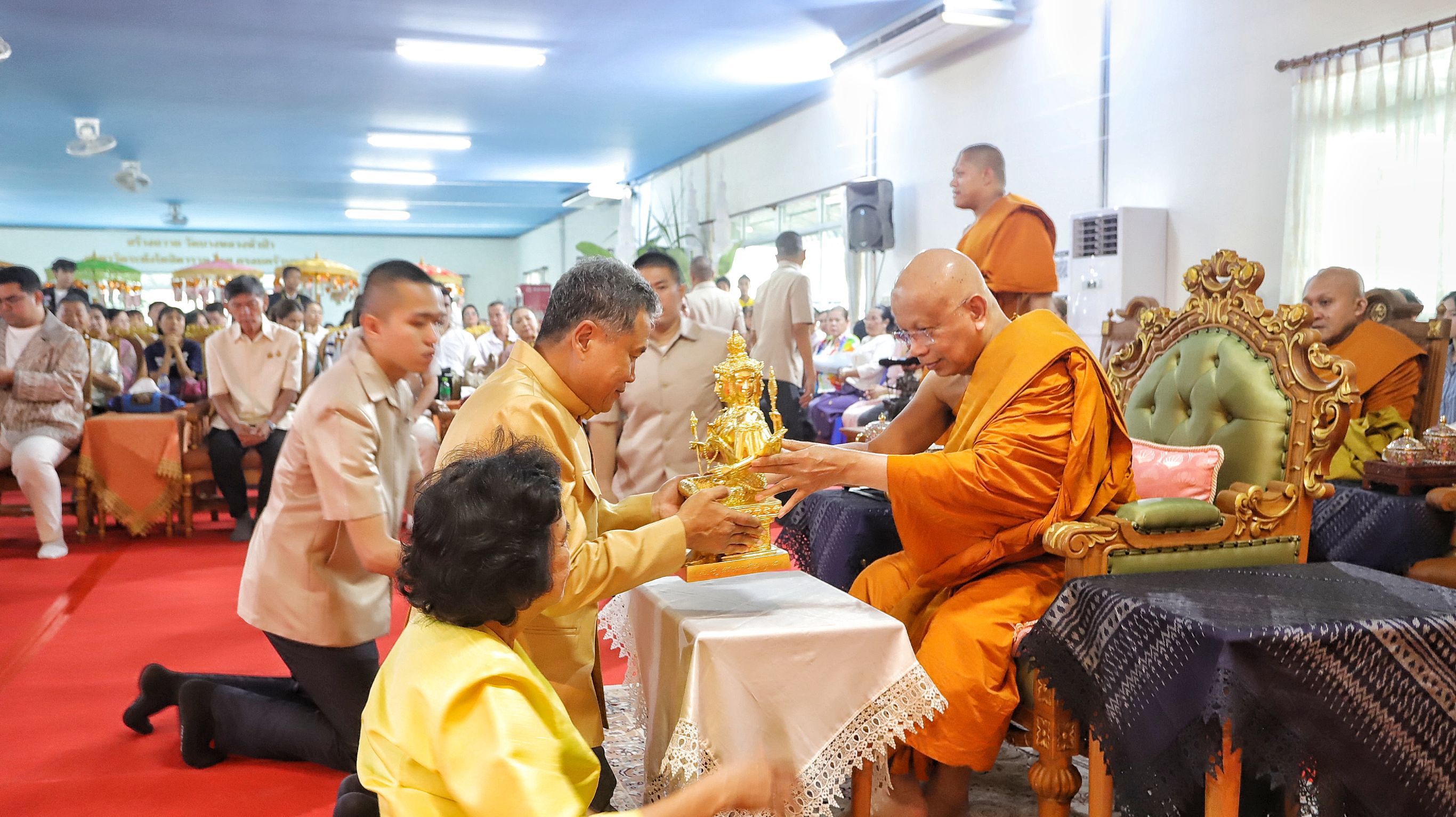 สมเด็จพระมหาวีรวงศ์ ปลัดเก่ง ผู้มีจิตศรัทธา ร่วมทอดกฐินสามัคคีวัดบางหลวงหัวป่าปทุมธานี ยอดรวม 8.3 ล้าน