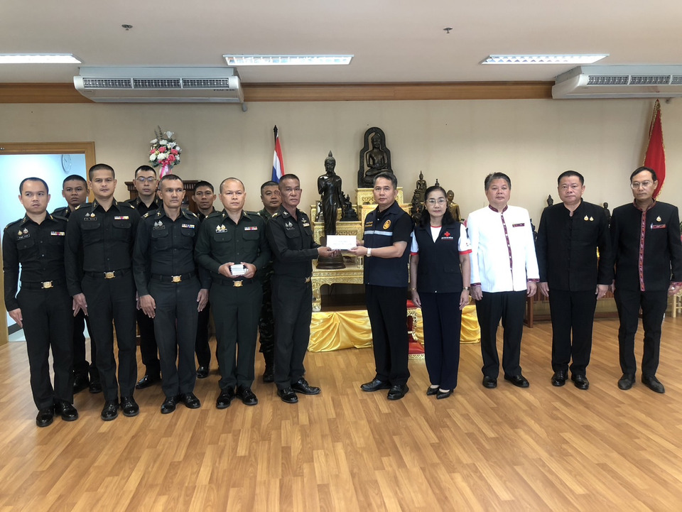 ผู้ว่าฯกาฬสินธุ์ มอบเงินช่วยเหลือครอบครัวสัสดีจังหวัดที่ถูกยิงเสียชีวิต พร้อมสร้างขวัญกำลังใจเจ้าหน้าที่ 