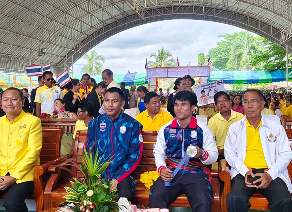 ศรีสะเกษครึกครื้น จัดพิธีต้อนรับยิ่งใหญ่ให้นักกีฬายกน้ำหนักเหรียญเงินโอลิมปิก-นักกีฬามวยสากลสมัครเล่นทีมชาติไทย