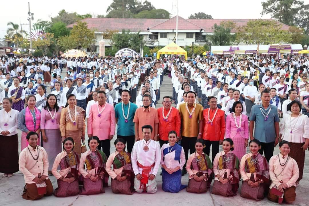 ส.ส.เขต.2-นายกอบจ.ยโสธรร่วมสืบสานประเพณีแห่มาลัยข้าวตอก"หนึ่งเดียวในโลก"