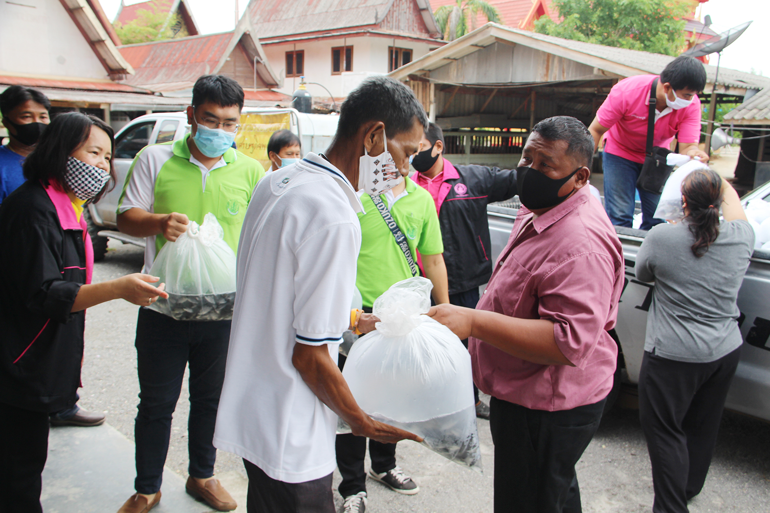  แจกพันธุ์ปลานิลฟรีสร้างแหล่งอาหารช่วยเหลือชาวบ้านช่วงโควิด 