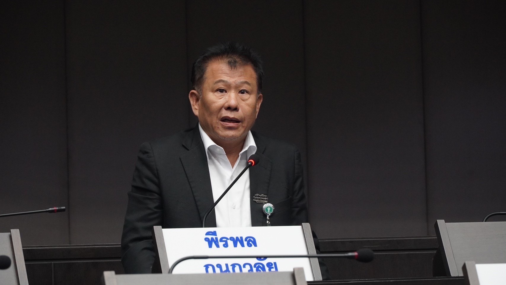 สภากทม.ถกงบปี 67 วงเงิน 9 หมื่นล้าน ส.ก.ก้าวไกลจี้ “ชัชชาติ” ใช้งบฯสร้างผลงานประจักษ์ ทำให้ได้ดังหาเสียง