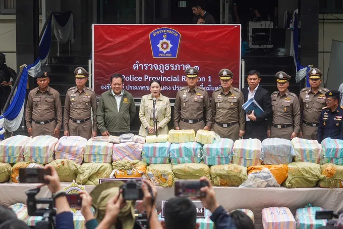 นายกฯ รุด ให้กำลังใจ ตร.ภาค 1 จับยาเสพติด ล็อตใหญ่ ขยายผลหลังจับกุมที่นครสวรรค์ 
