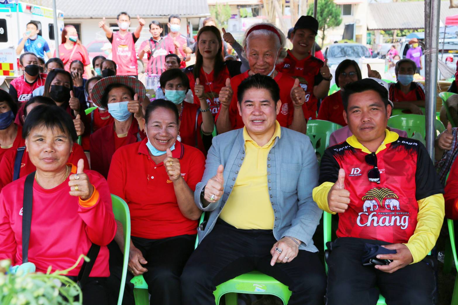 "ธรรมนัส" โชว์ฟิต ! ร่วมแข่งกีฬาเปตอง พร้อมเดินสายทำบุญเพื่อเป็นสิริมงคล ปลื้มชาวพะเยาแห่ให้กำลังใจทุกพื้นที่