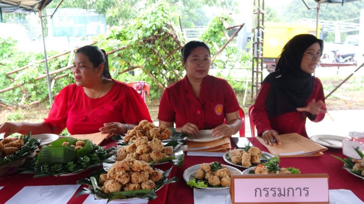 สตูลแข่งกินจำปาดะและแข่งทอดจำปาดะผลไม้พื้นถิ่นมีปีละครั้ง