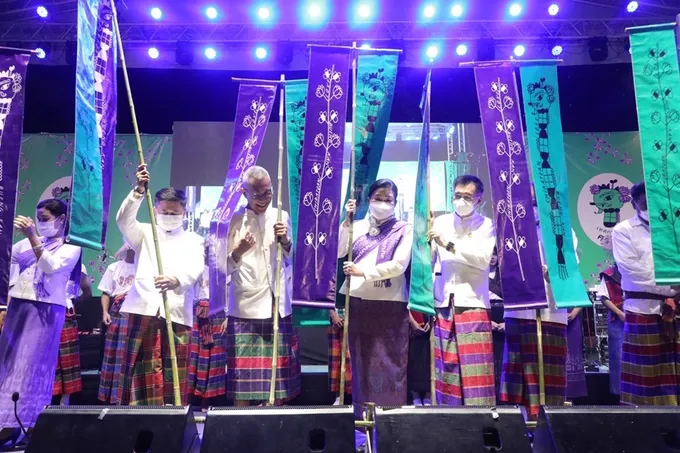 เทศกาลแห่งศรัทธา ชาวบึงกาฬสืบสานตำนานแห่ธุงพญานาค